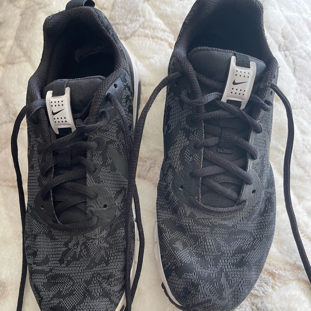 Nike Black Jacquard Print Tennis Shoes